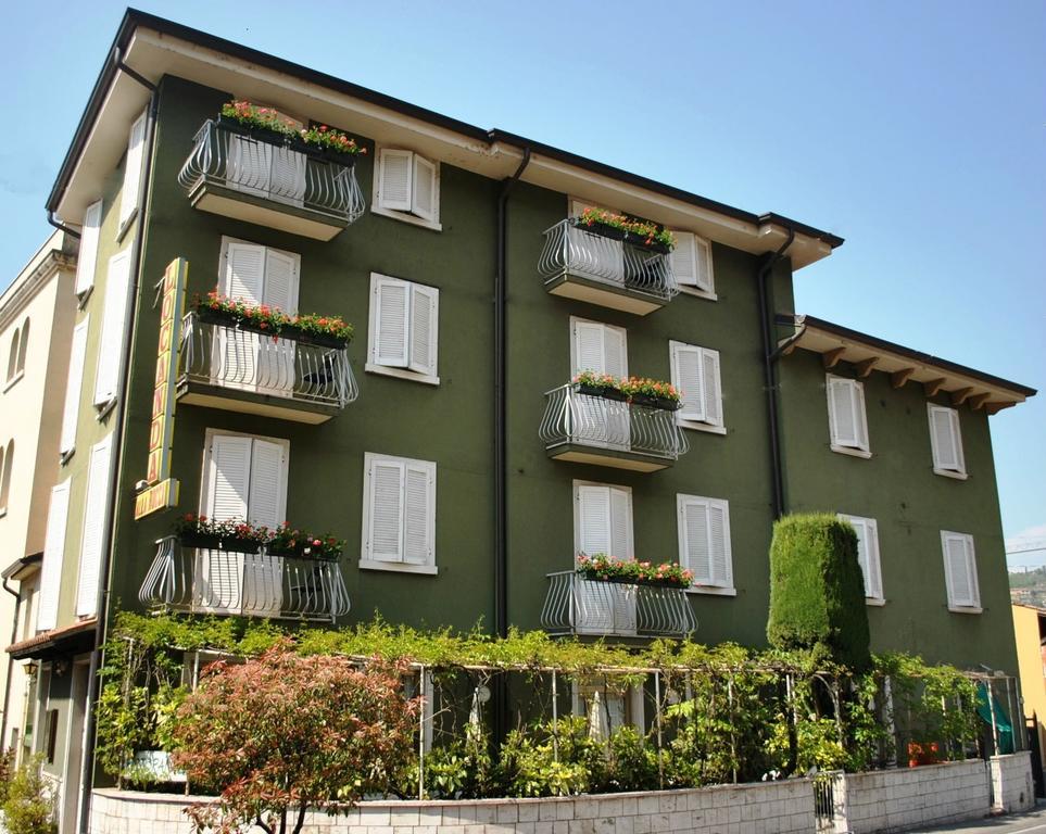 Albergo Alla Rocca Garda  Exterior foto