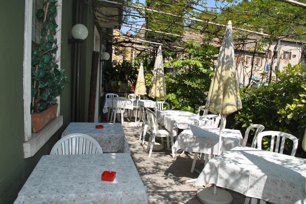 Albergo Alla Rocca Garda  Exterior foto