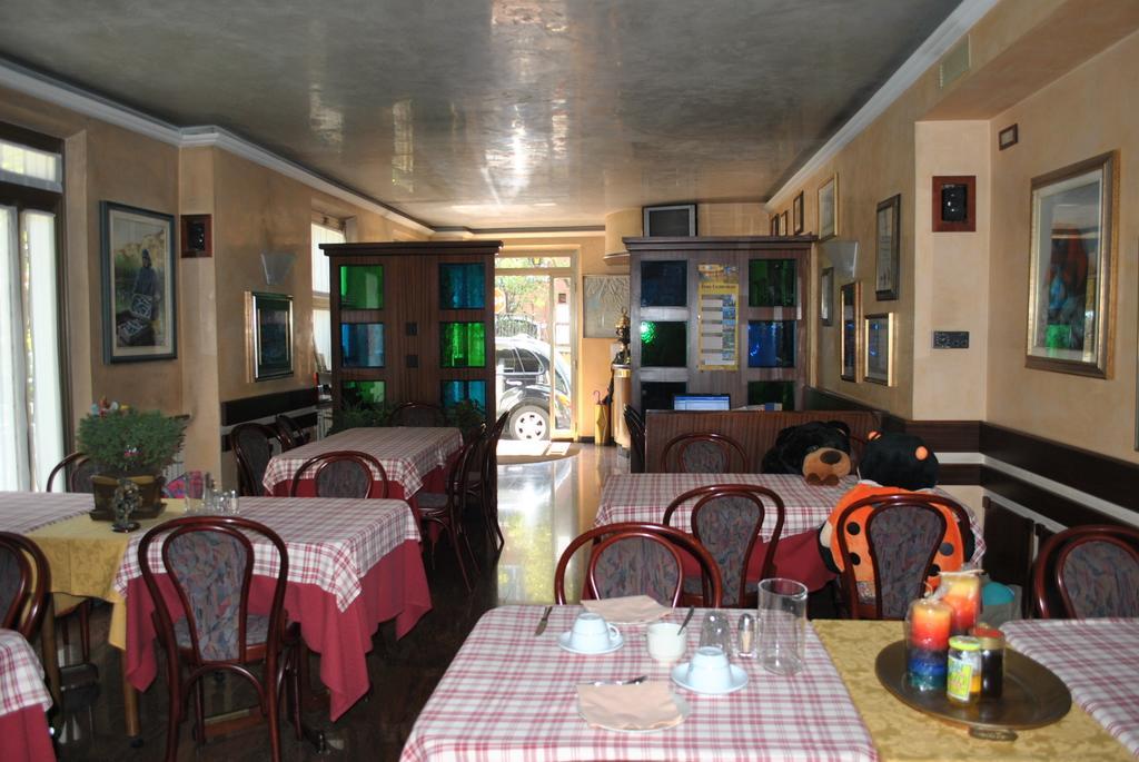 Albergo Alla Rocca Garda  Exterior foto