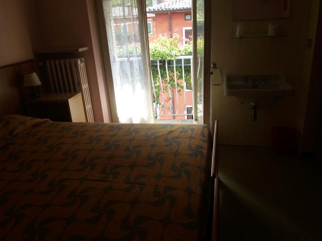 Albergo Alla Rocca Garda  Exterior foto